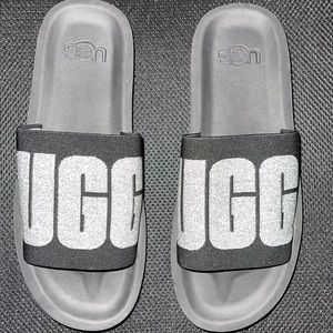 UGG Zuma Metallic Black Slide Size 8 Lightly Worn